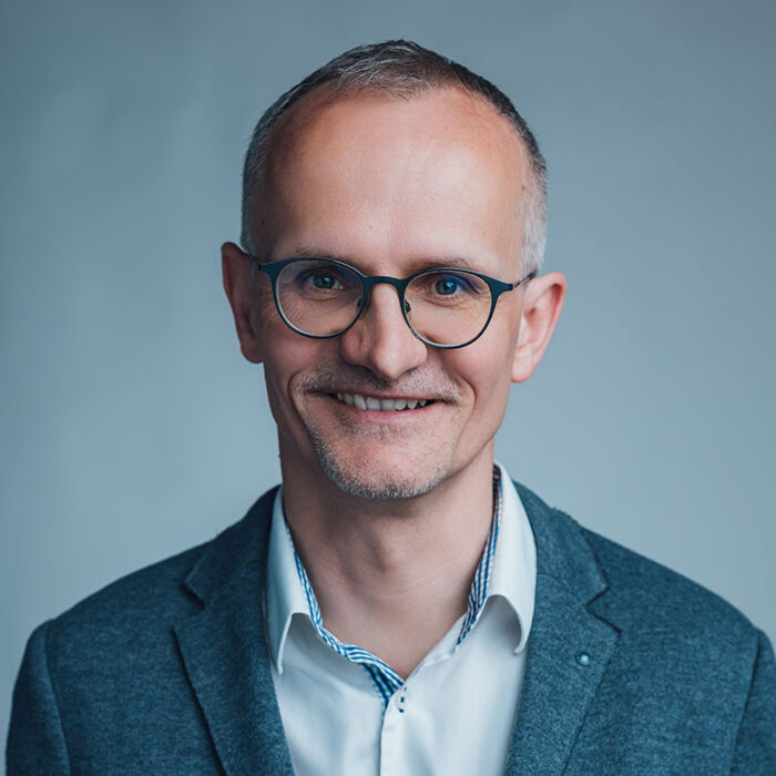 bernhard ecker portrait by niklas schnaubelt